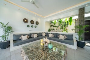 Vila, 3 quartos, piscina particular | Área de estar | TV LCD