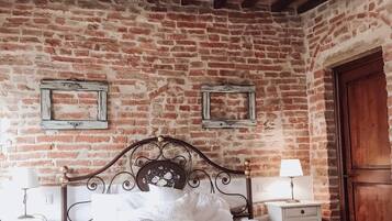 Minibar, desk, free WiFi