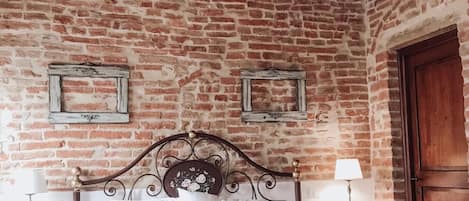 Minibar, desk, free WiFi