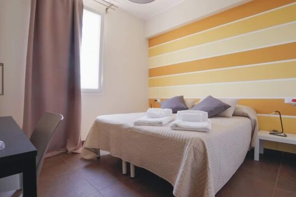 Basic Room, Ensuite, Vineyard View