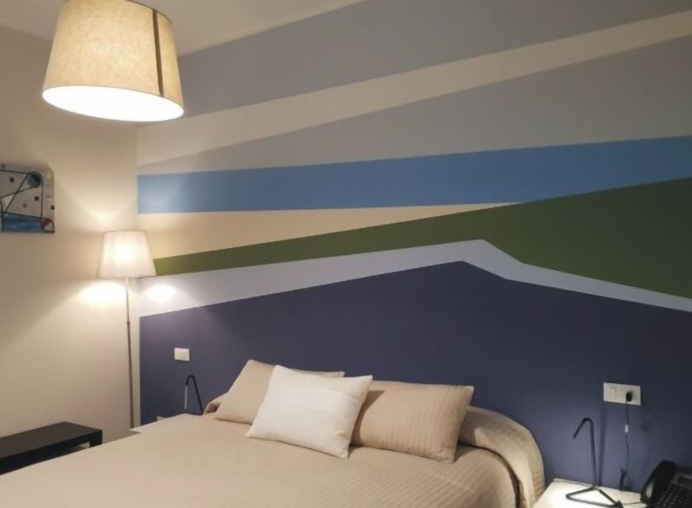1 bedroom, hypo-allergenic bedding, down comforters, minibar