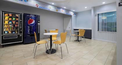 Motel 6 Texas City, TX - I-45 South
