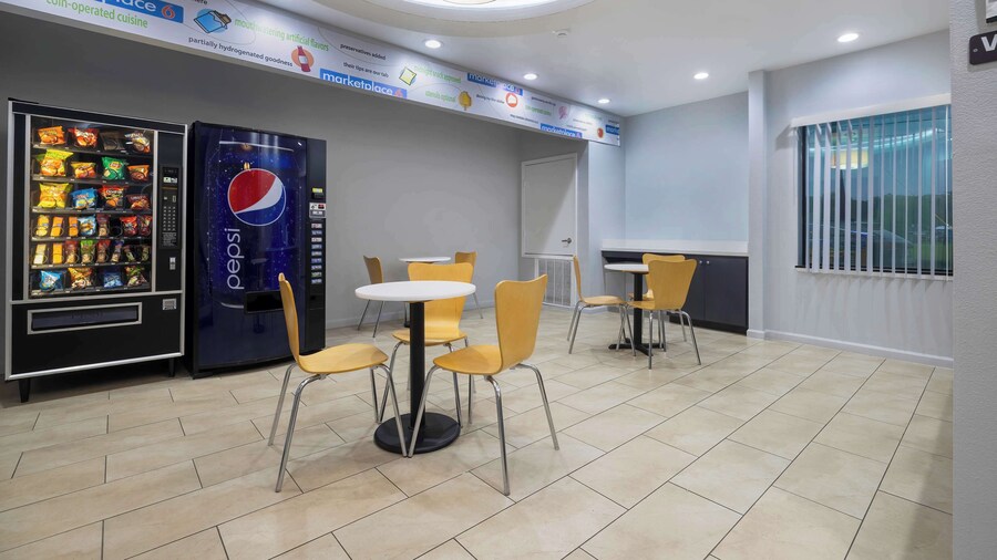 Motel 6 Texas City, TX - I-45 South