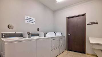 Minibar, free WiFi, bed sheets