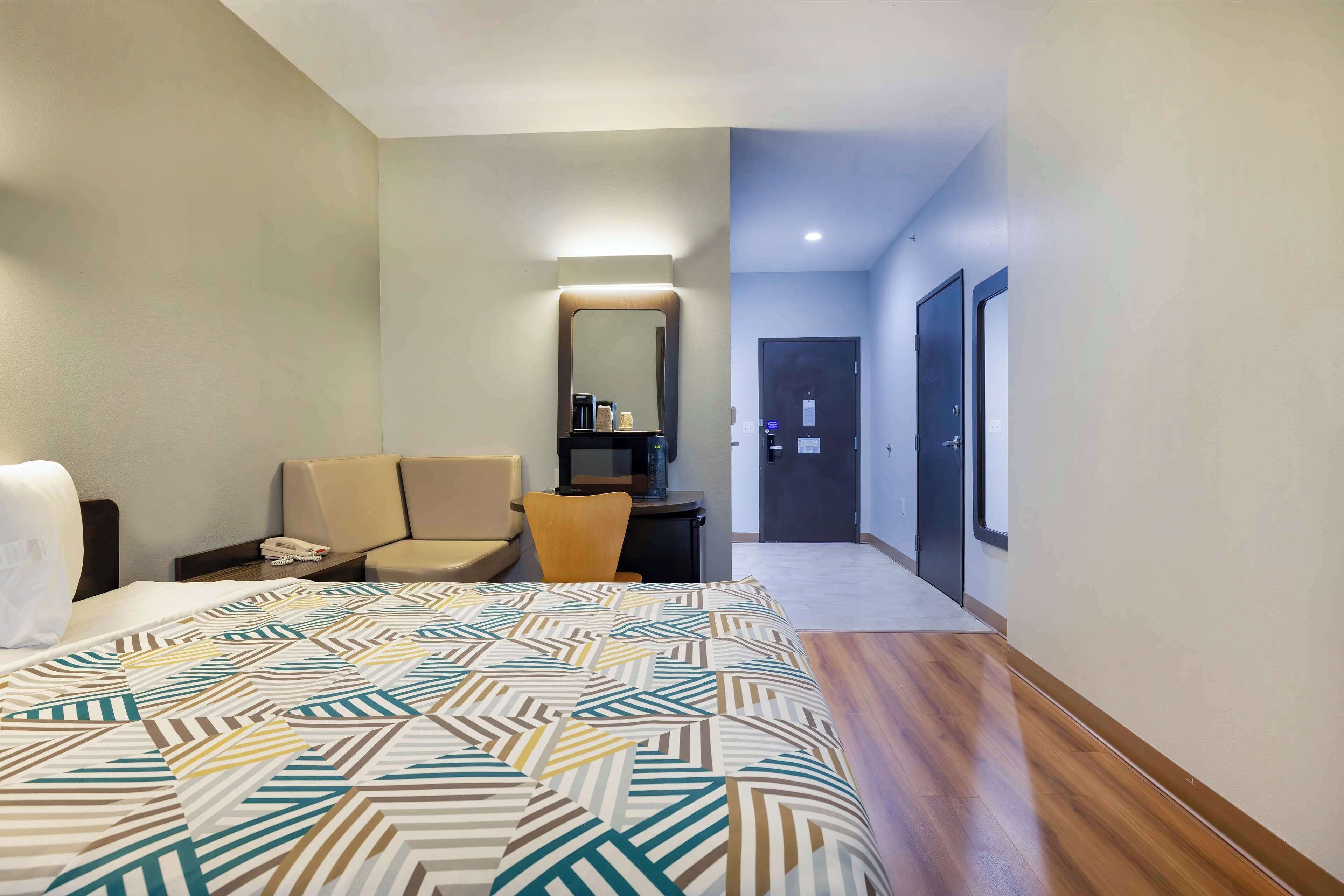 Quarto standard, 1 cama Queen, para não fumantes | Frigobar, Wi-Fi de cortesia, roupa de cama