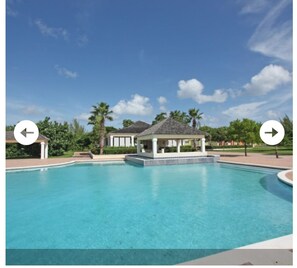 Outdoor pool - Beautiful Bahamian Getaway (Nassau)