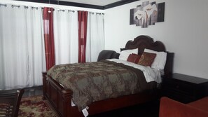 Standard Studio, 1 Queen Bed | Iron/ironing board, free WiFi - Lakeview Vacation Rental (Freeport)