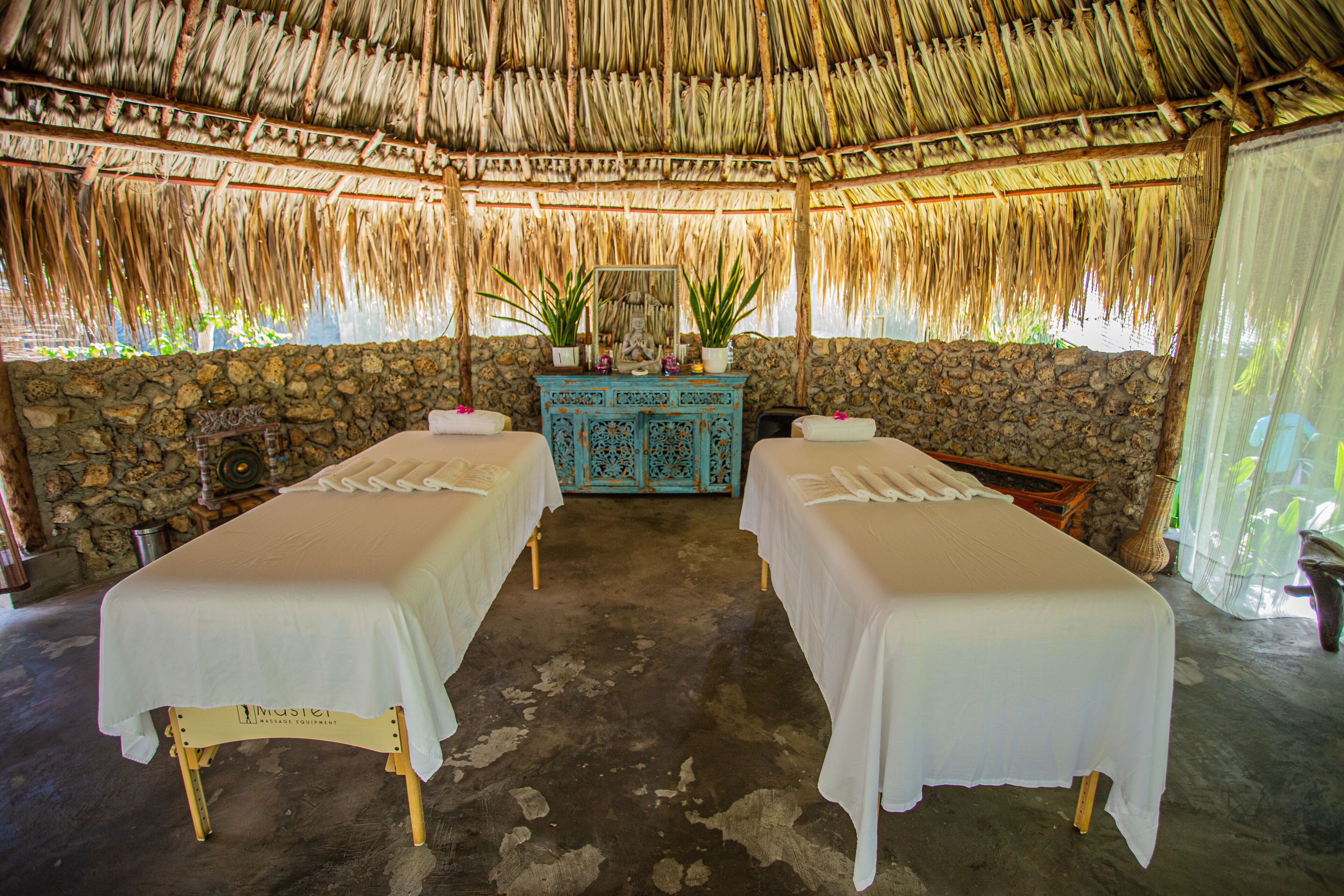 couples treatment room(s), body treatments, aromatherapy, thai massages