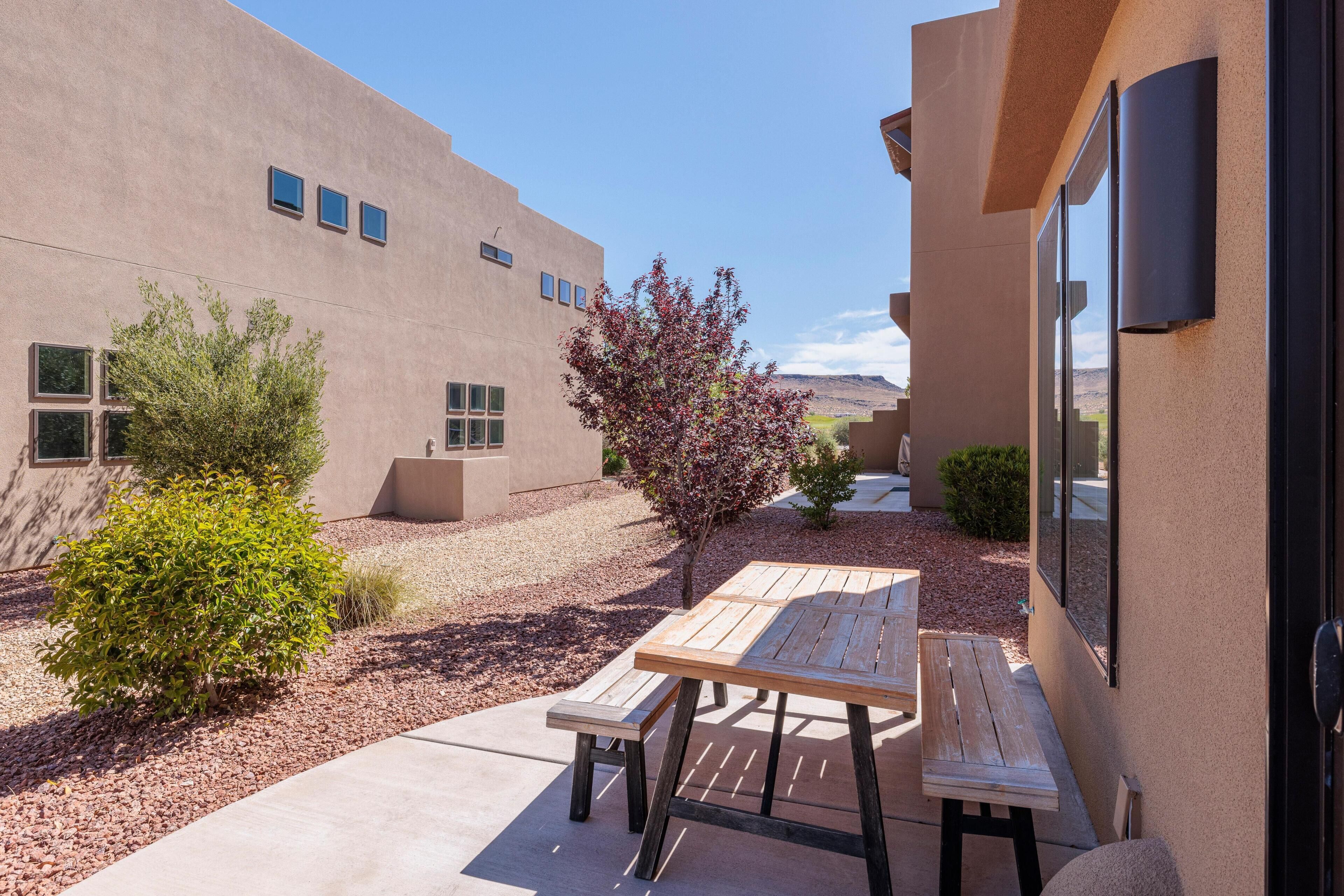 House, Multiple Beds, Pool View (Snow Canyon Escape) | Outdoor dining