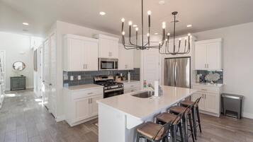 House, Multiple Beds, Pool View (Snow Canyon Escape) | Private kitchen | Full-size fridge, microwave, oven, stovetop