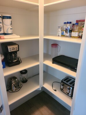 Full-size fridge, microwave, oven, stovetop - Snow Canyon Escape (St. George)