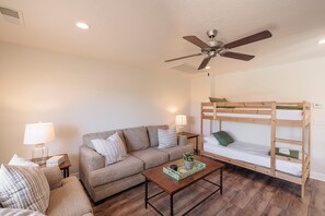 Maison, plusieurs lits, vue piscine (Snow Canyon Escape) | 3 chambres, fer et planche Ă repasser, Wi-Fi gratuit, draps fournis