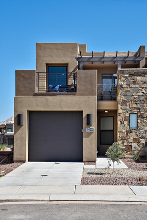 House, Multiple Beds, Pool View (Once Upon A Tee Time) | Exterior