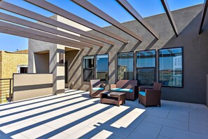 Rumah, Beberapa Tempat Tidur, pemandangan kolam renang (Greenwind) | Teras/patio