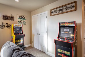 House, Multiple Beds, Pool View (Greenwind) | Game room