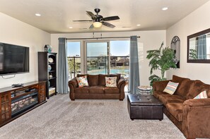 House, Multiple Beds, Pool View (Greenwind) | Living area