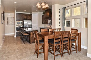 House, Multiple Beds, Pool View (Greenwind) | Dining