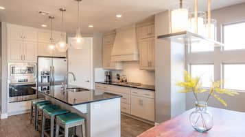 House, Multiple Beds, Golf View (Snow Canyon Sunrise) | Private kitchen | Full-sized fridge, microwave, oven, stovetop