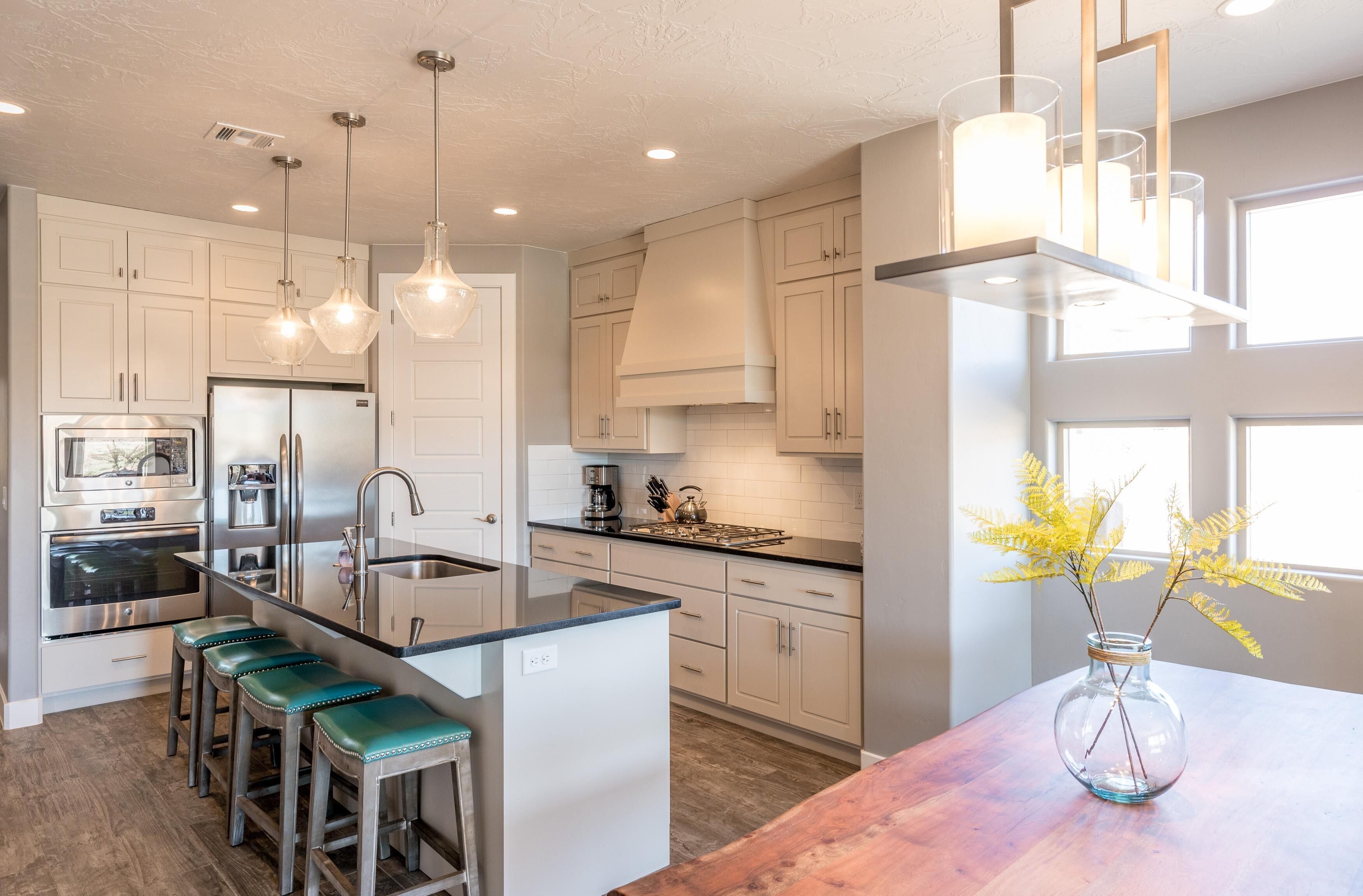 House, Multiple Beds, Golf View (Snow Canyon Sunrise) | Private kitchen | Full-sized fridge, microwave, oven, stovetop