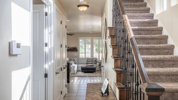 House, Multiple Beds, Pool View (Life's Good) | Interior