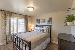 Huis, Meerdere bedden, uitzicht op zwembad (Life's Good) | 3 slaapkamers, een strijkplank/strijkijzer, gratis wifi, beddengoed