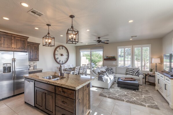 House, Multiple Beds, Golf View (Life's Good) | Private kitchen | Fridge, microwave, oven, stovetop - Life's Good (St. George)