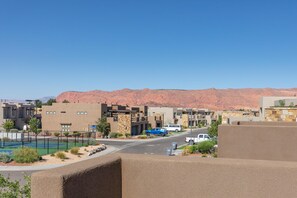 House, Multiple Beds, Pool View (Life's Good) | Property grounds