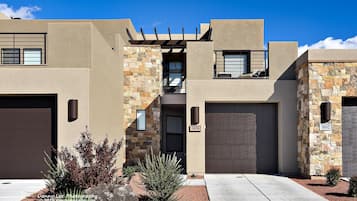 House, Multiple Beds, Golf View (Another Day In Paradise) | Exterior