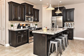 Townhome, Multiple Beds, Golf View (Another Day In Paradise) | Private kitchen | Full-sized fridge, microwave, oven, stovetop