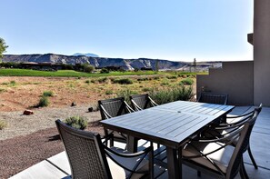 House, Multiple Beds, Mountain View (Luxury At The Ledges) | Outdoor dining
