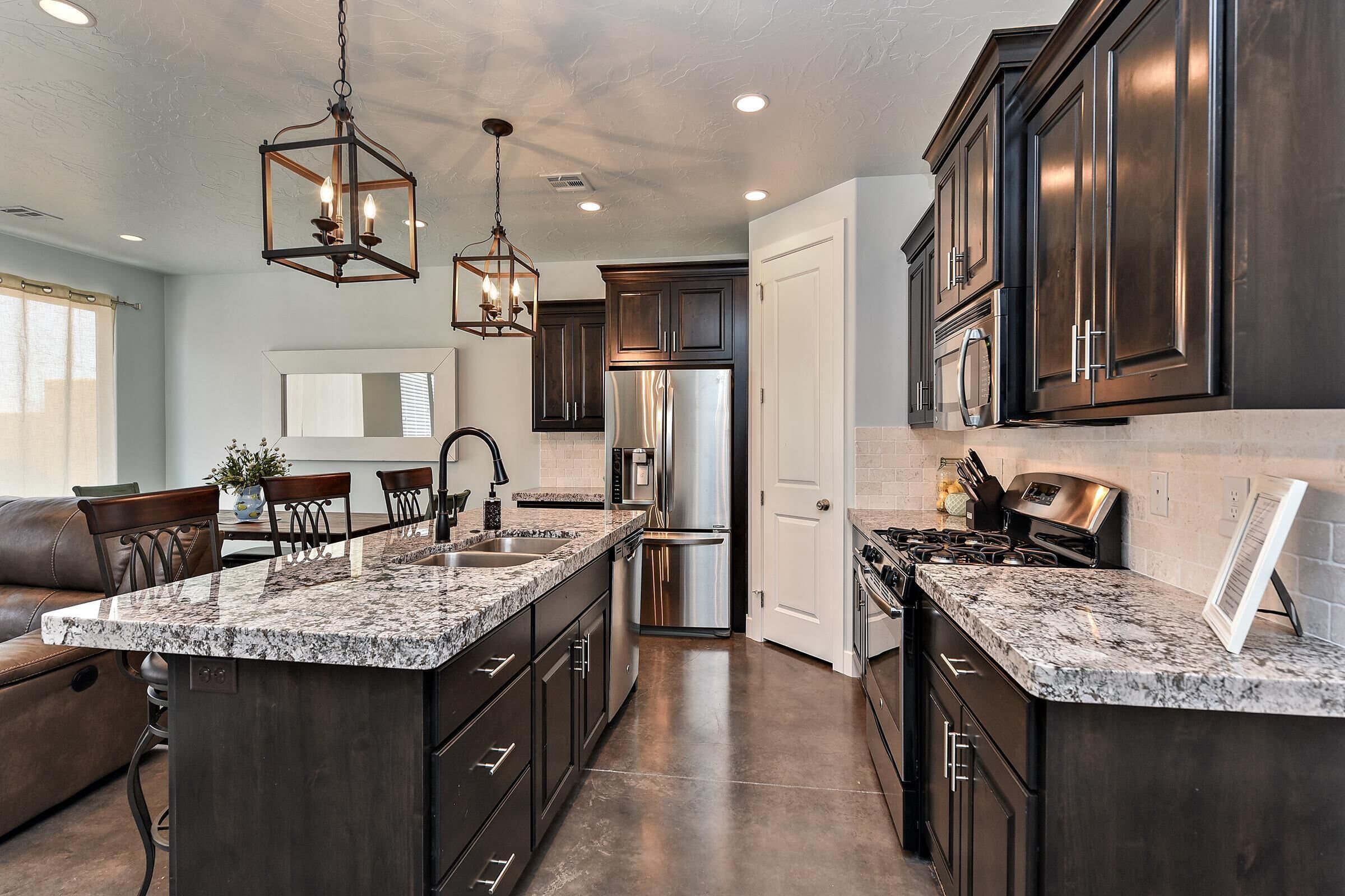 House, Multiple Beds, Desert View (Desert Cool) | Private kitchen | Full-size fridge, microwave, oven, stovetop