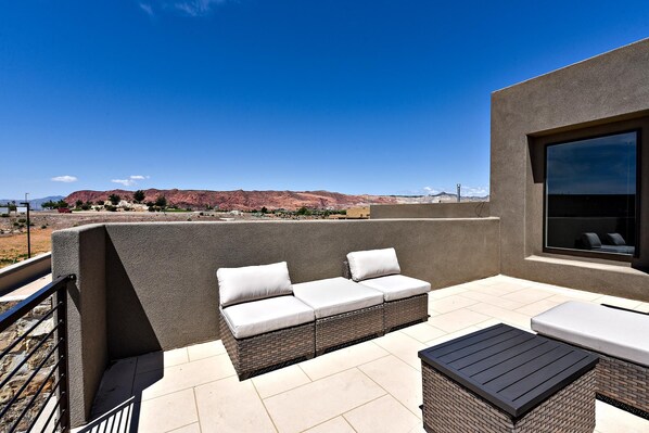 House, Multiple Beds, Mountain View (The Great Escape) | Balcony