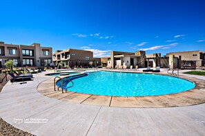 Casa, varias camas, vistas a la montaña (The Great Escape) | Piscina | Una piscina al aire libre, una piscina climatizada