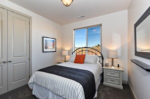 House, Multiple Beds, Mountain View (Red Rock Retreat) | 3 bedrooms, iron/ironing board, free WiFi, bed sheets