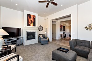 Living area - Red Rock Retreat (St. George)