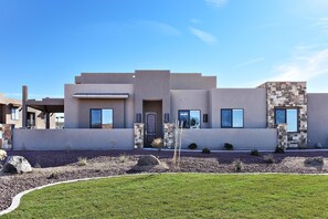 House, Multiple Beds, Mountain View (Red Rock Retreat) | Exterior