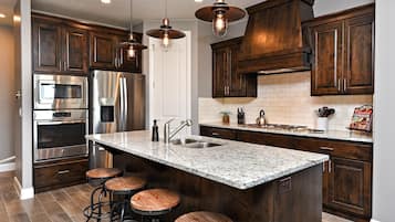 House, Multiple Beds, Mountain View (Paradise Found) | Private kitchen | Full-sized fridge, microwave, oven, stovetop