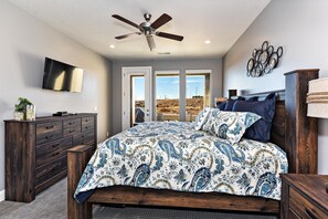 Casa, diversos llits, vistes a la muntanya (Paradise Found) | 4 dormitoris, planxa i posts de planxar, wifi gratuïta i roba de llit 