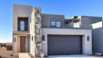 Rumah, Beberapa Tempat Tidur, pemandangan gunung (Paradise Found) | Eksterior