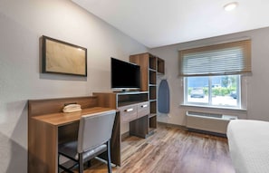 Standard Studio, 1 Queen Bed, Non Smoking, Refrigerator & Microwave | Desk, laptop workspace, free WiFi, bed sheets
