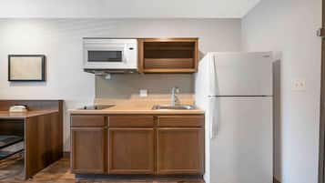 Standard Studio, 2 Queen Beds, Non Smoking, Refrigerator & Microwave | Private kitchen | Full-sized fridge, microwave, stovetop, freezer
