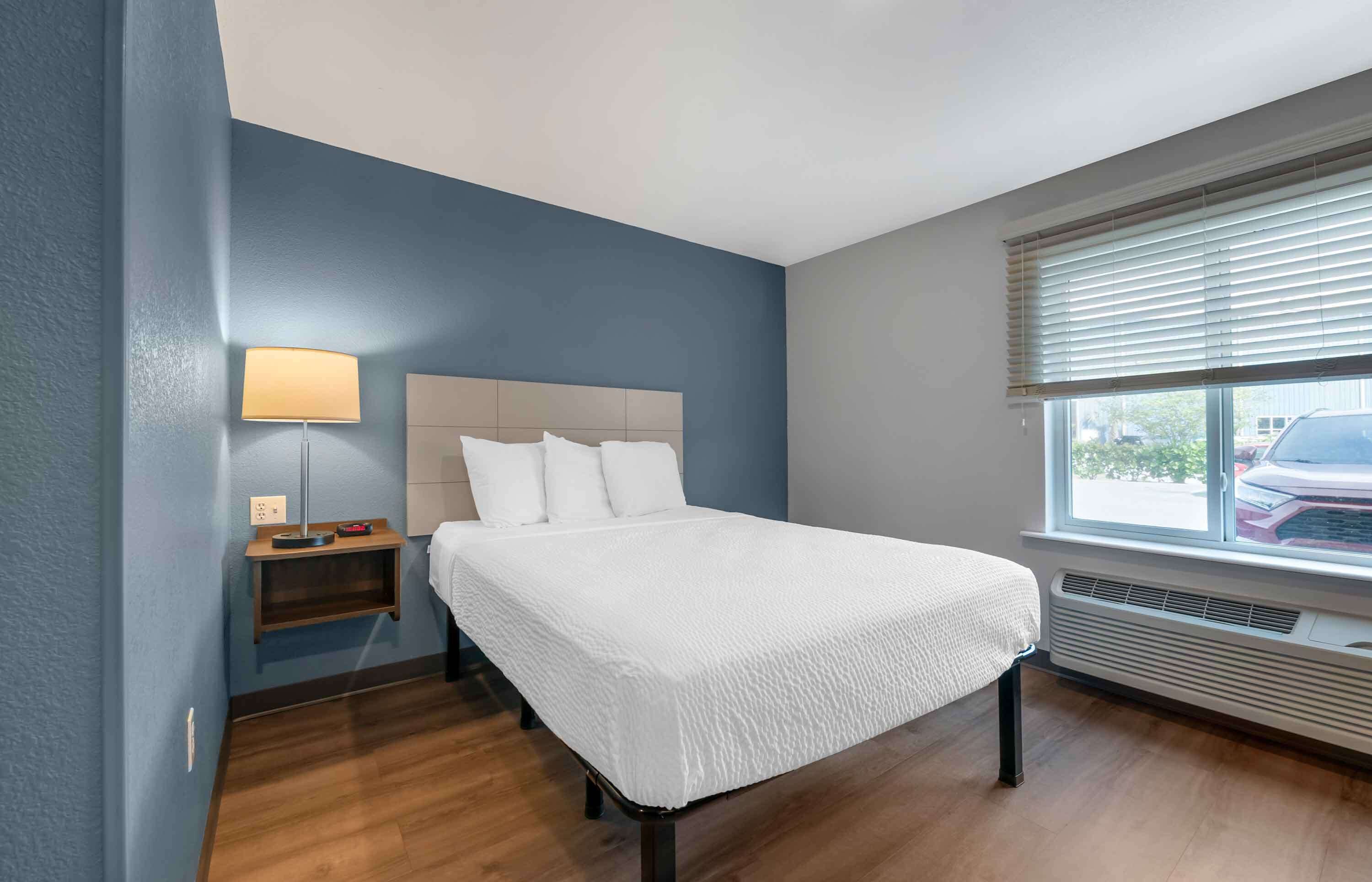 desk, laptop workspace, free wifi, bed sheets