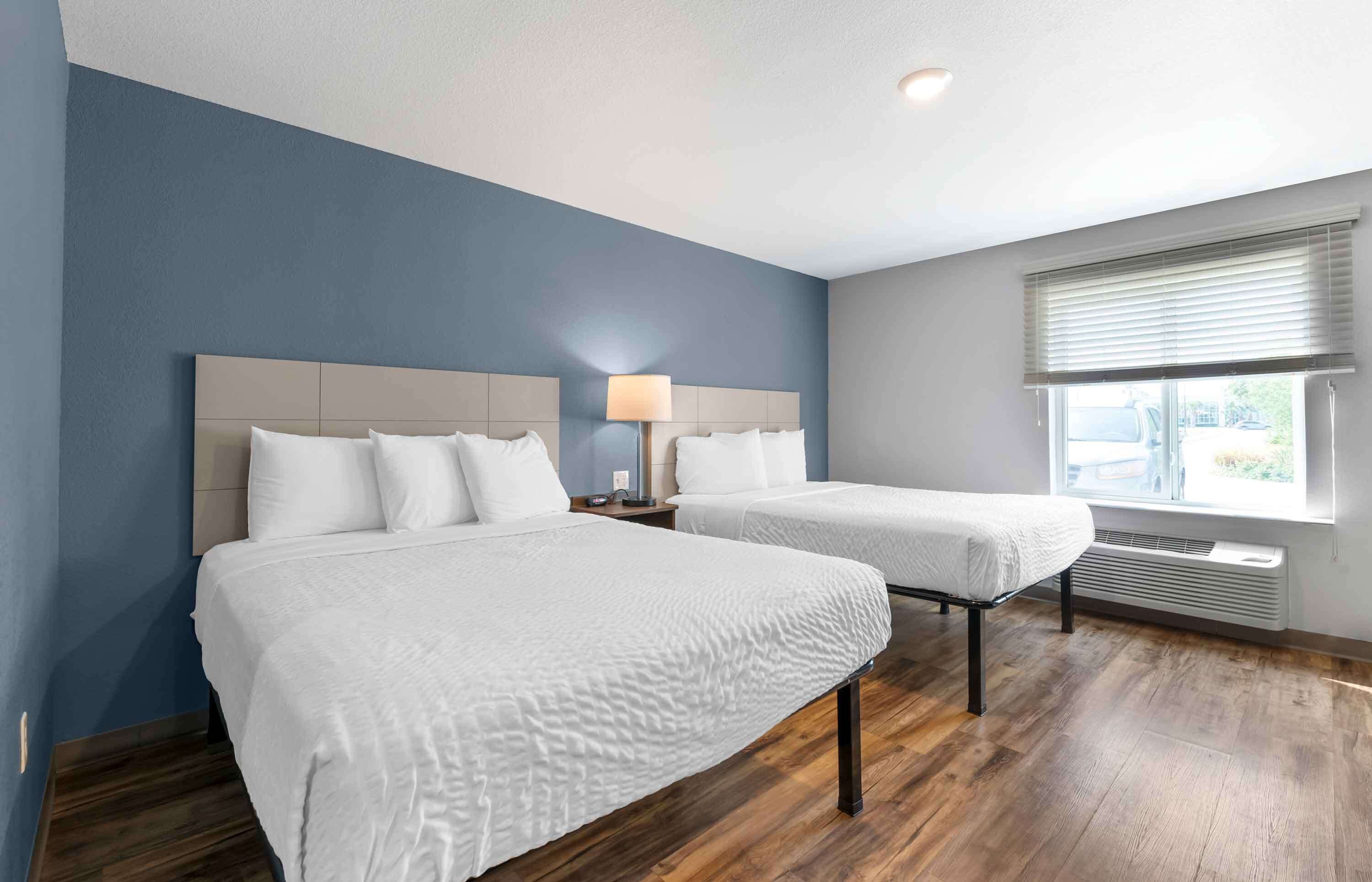 desk, laptop workspace, free wifi, bed sheets