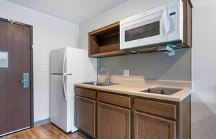 Standard Studio, 1 Queen Bed, Non Smoking, Refrigerator & Microwave | Private kitchen | Full-size fridge, microwave, stovetop, freezer