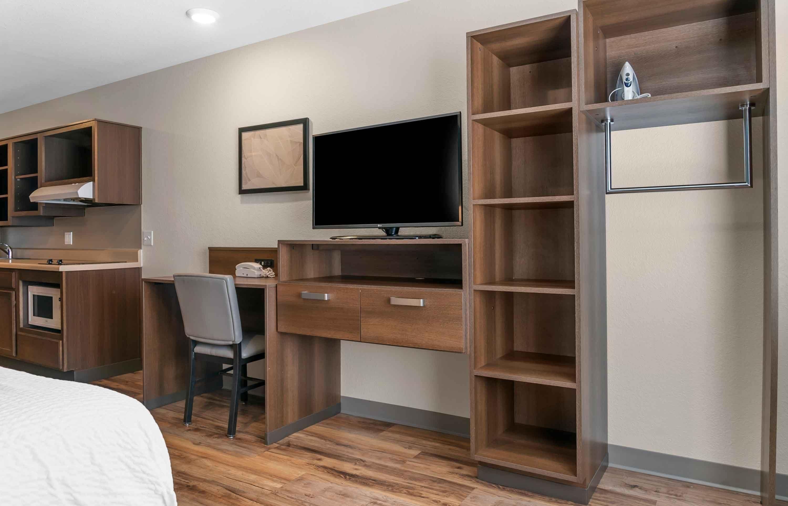 Desk, iron/ironing board (on request), WiFi (free), bed sheets