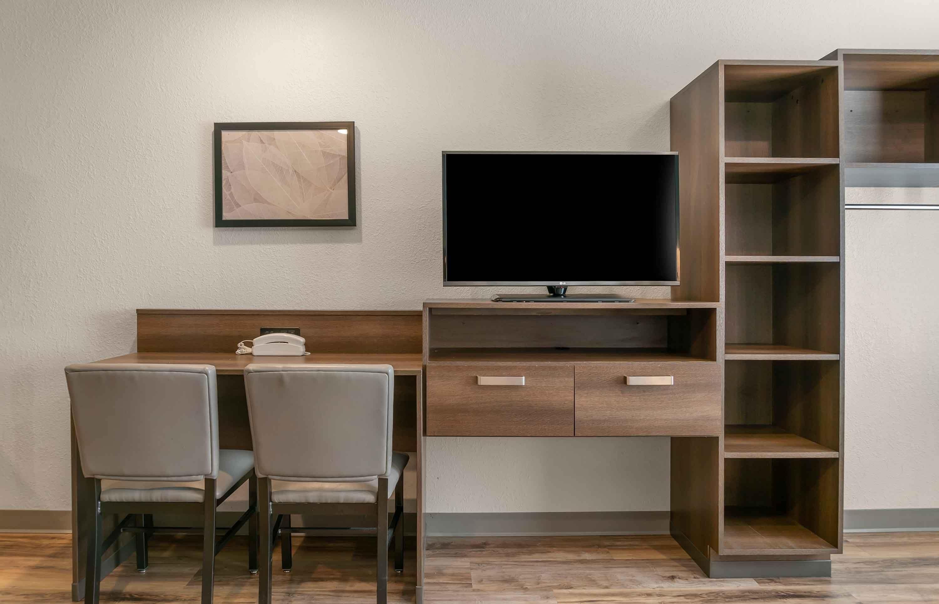 Deluxe Studio, Non Smoking, Refrigerator & Microwave | Desk, iron/ironing board (on request), WiFi (free), bed sheets