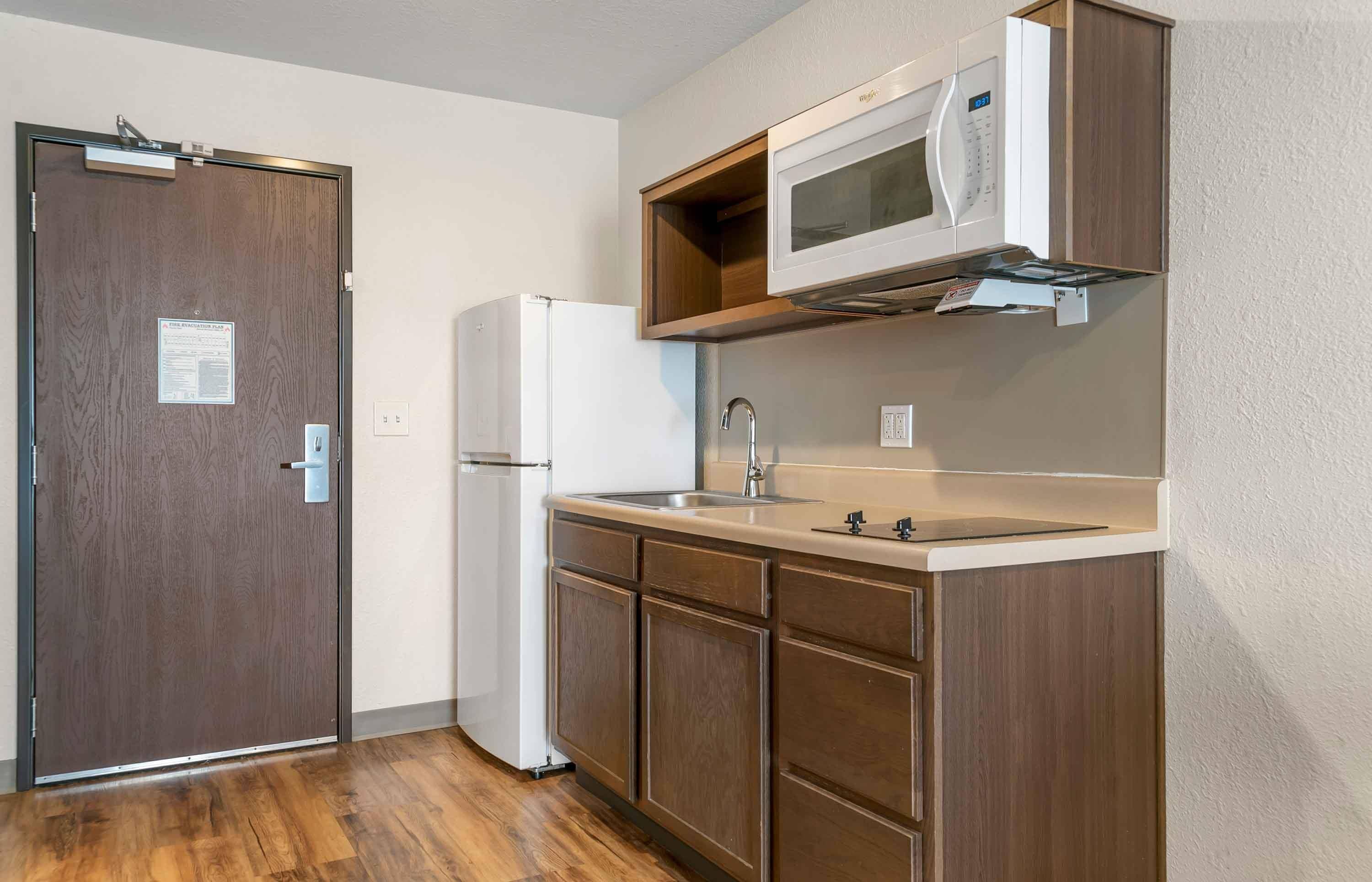 Estudio Deluxe, no fumadores, frigorífico y microondas | Cocina privada | Frigorífico grande, microondas, placa de cocina y congelador