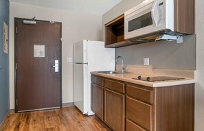 Standard Studio, Non Smoking, Refrigerator & Microwave | Private kitchen | Full-size fridge, microwave, stovetop, freezer - Extended Stay America Suites - Detroit - Rochester Hills (Rochester)