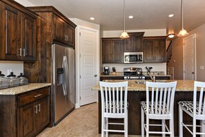 House, Multiple Beds, Mountain View (Fairway Oasis) | Private kitchen