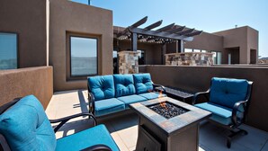 Rumah, Beberapa Tempat Tidur, pemandangan gunung (Fairway Oasis) | Teras/patio